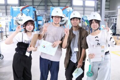 【札幌商工会議所付属専門学校　下段左から島、近藤、岩本、藤原】
